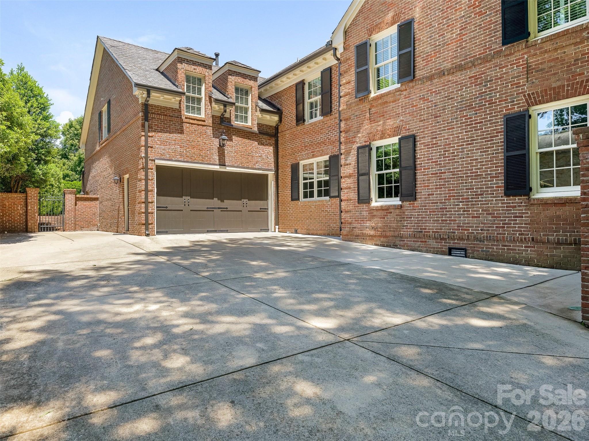 714 Edgehill Road N — Charlotte