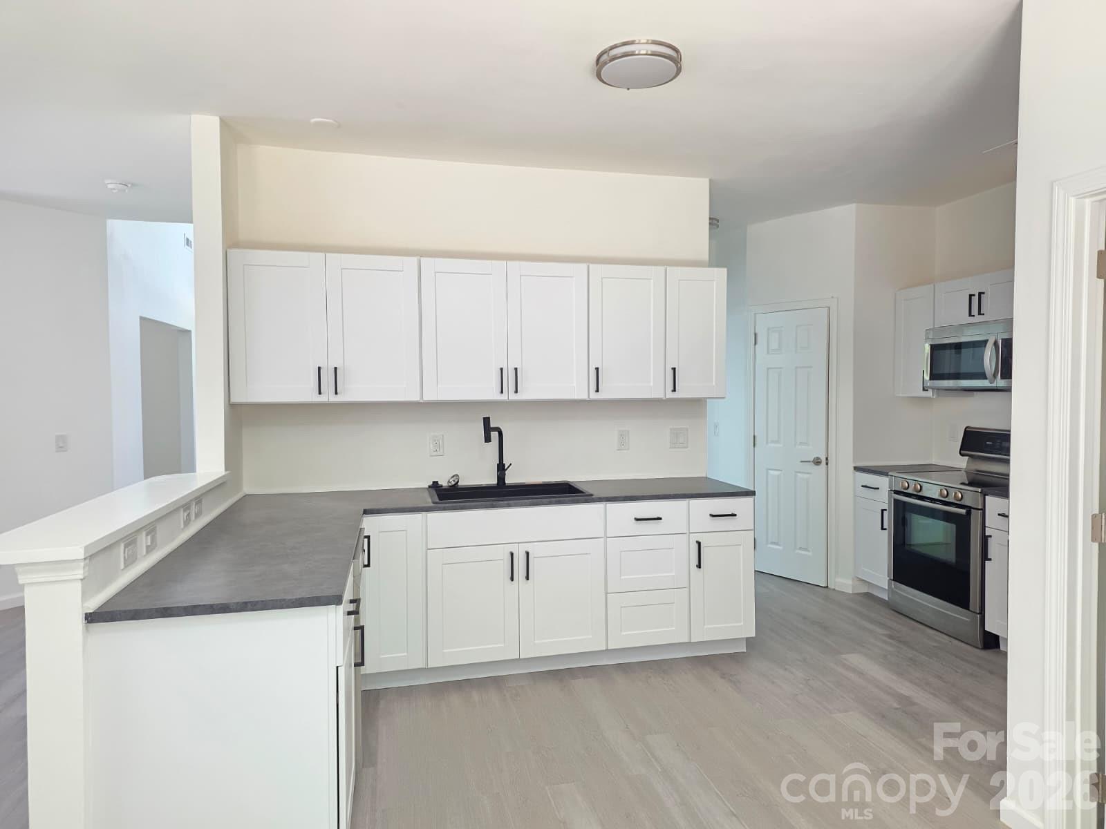 10317 Stoneykirk Lane — Charlotte
