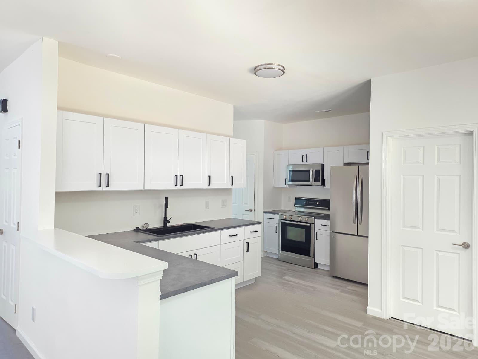 10317 Stoneykirk Lane — Charlotte