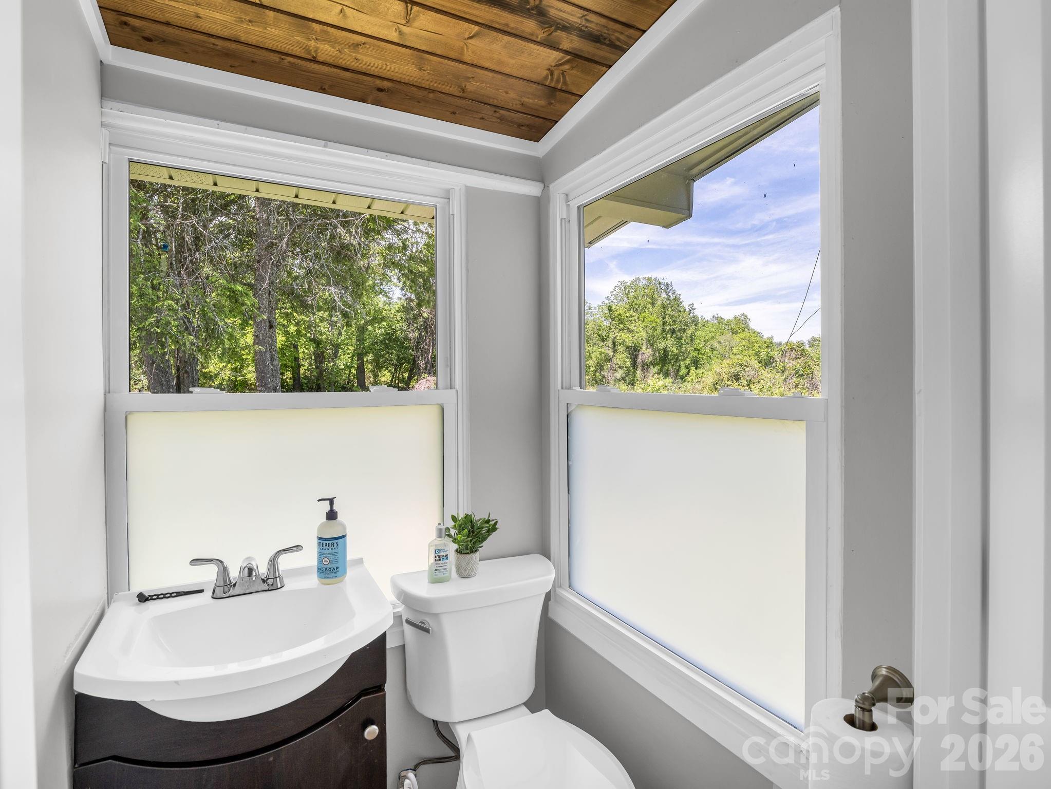 204 Jeff Street — Hendersonville