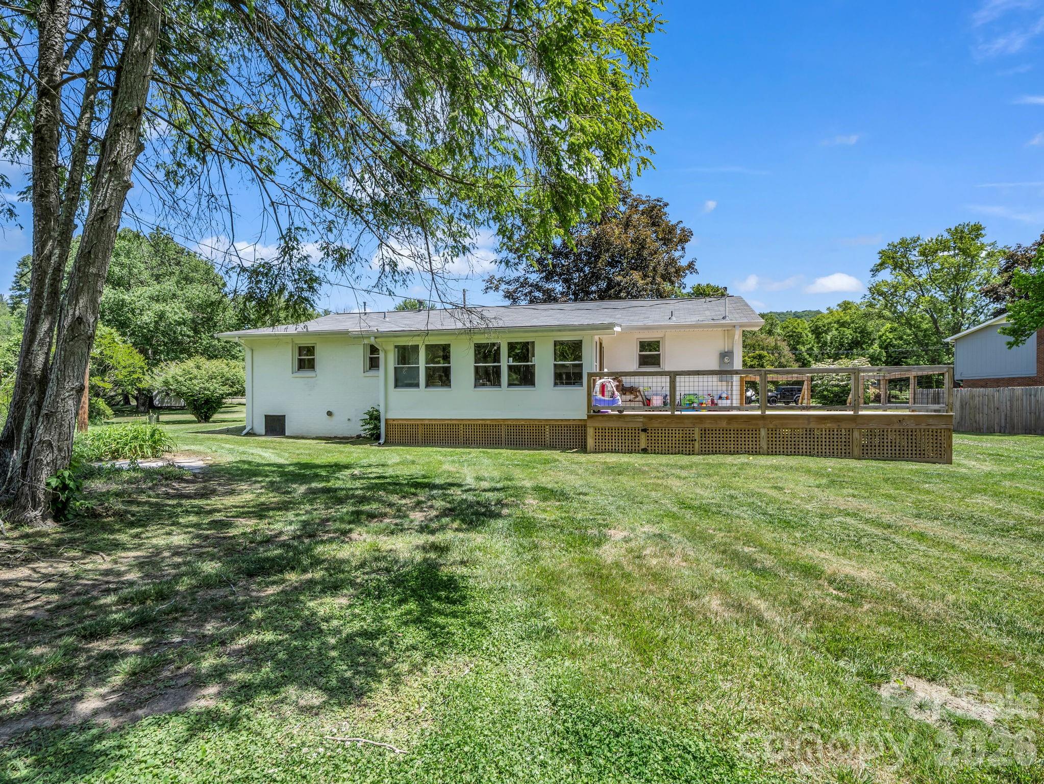 204 Jeff Street — Hendersonville