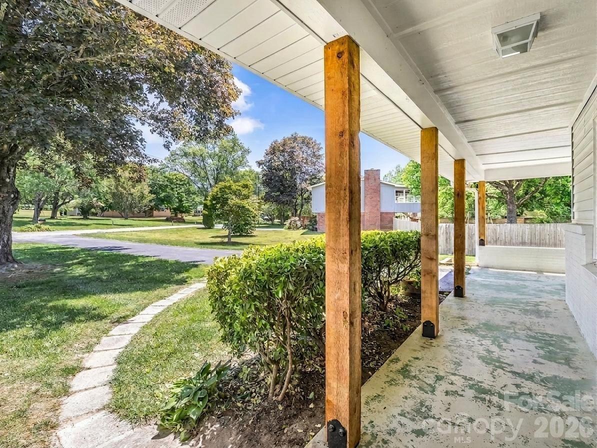 204 Jeff Street — Hendersonville