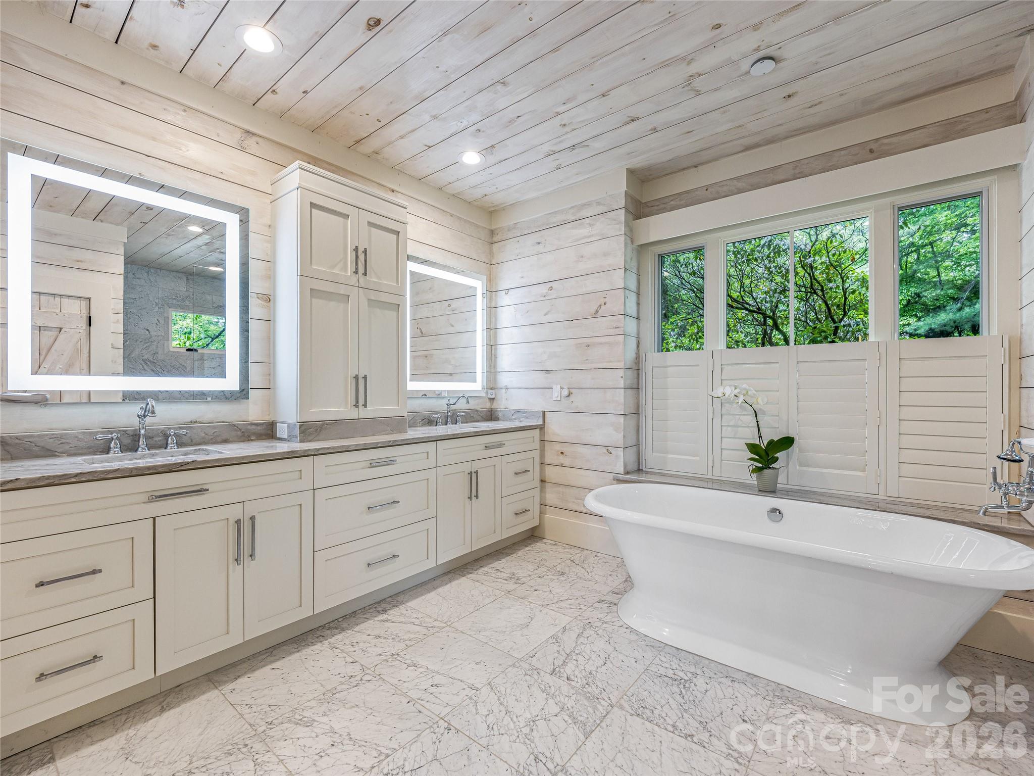 251 Toxaway Court — Lake Toxaway