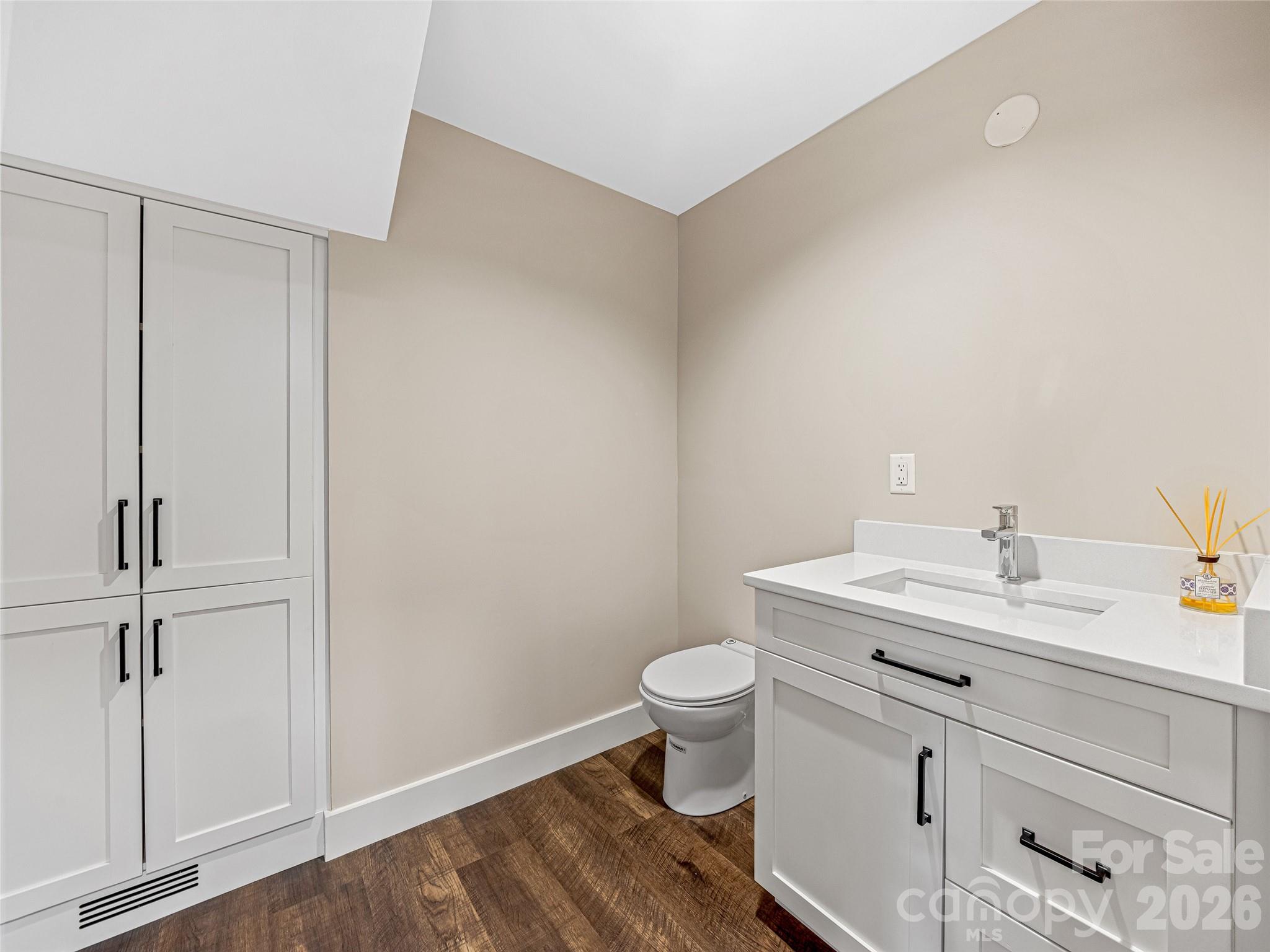 251 Toxaway Court — Lake Toxaway