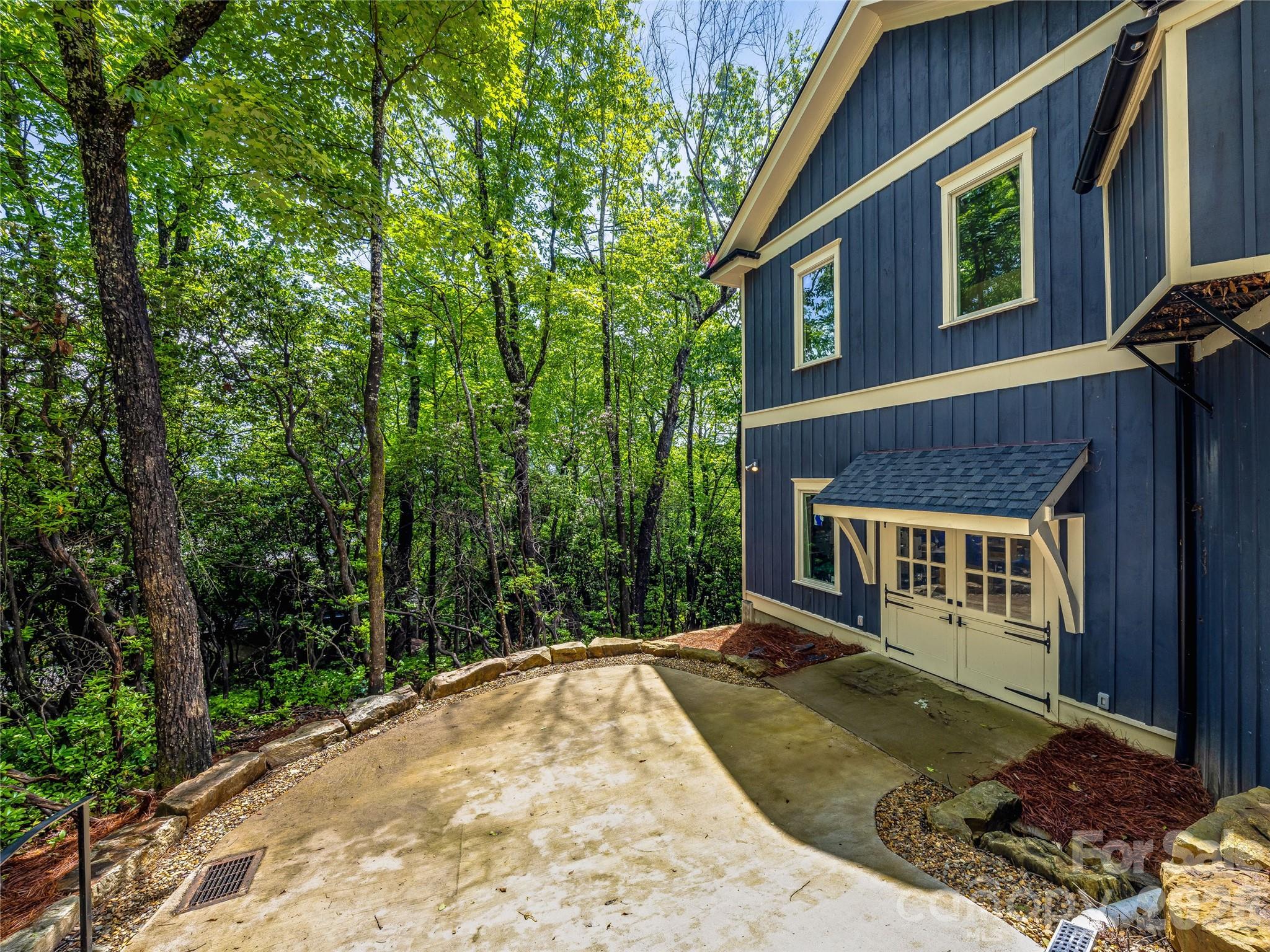 251 Toxaway Court — Lake Toxaway