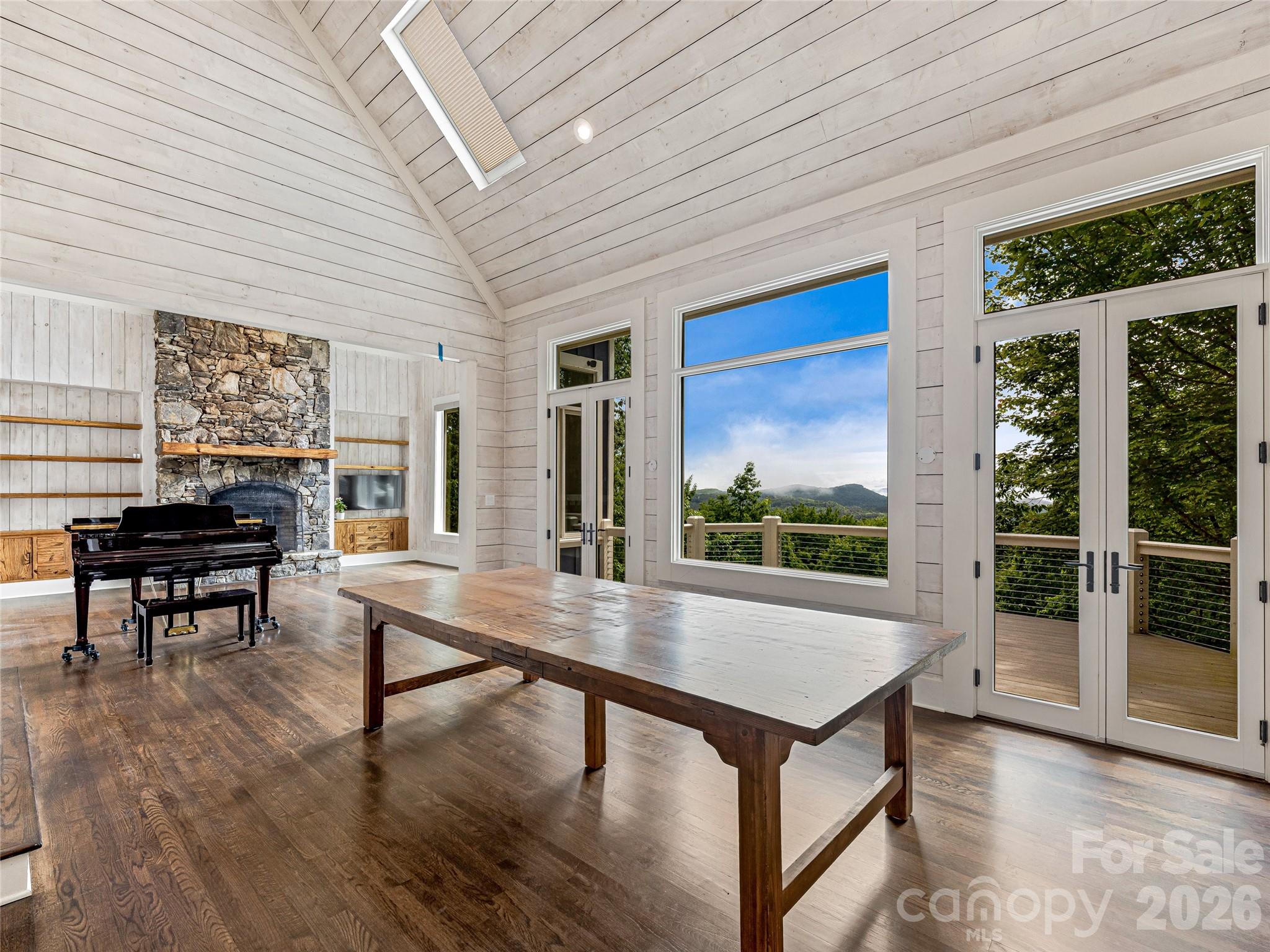 251 Toxaway Court — Lake Toxaway