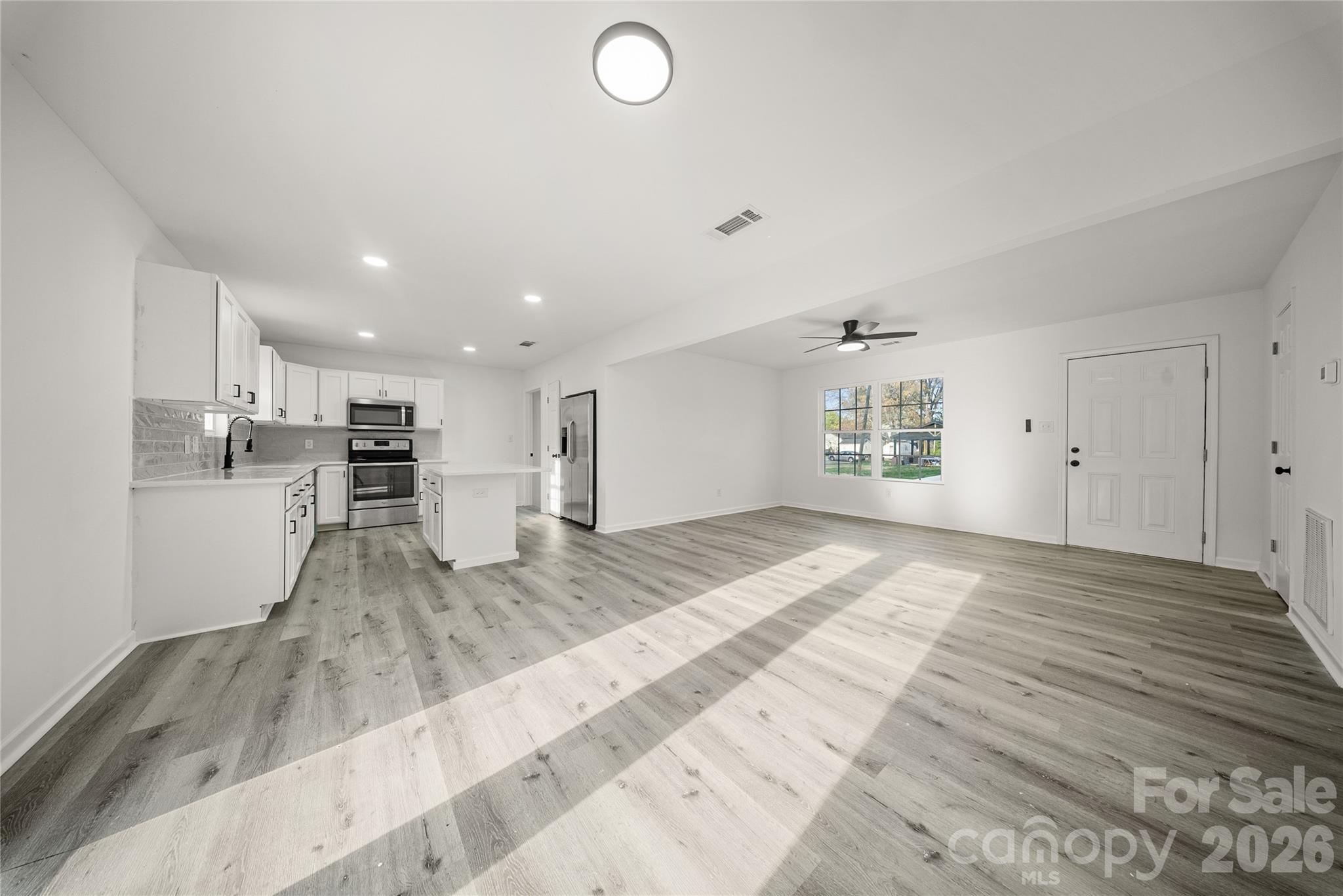 10107 Clairemore Place — Charlotte