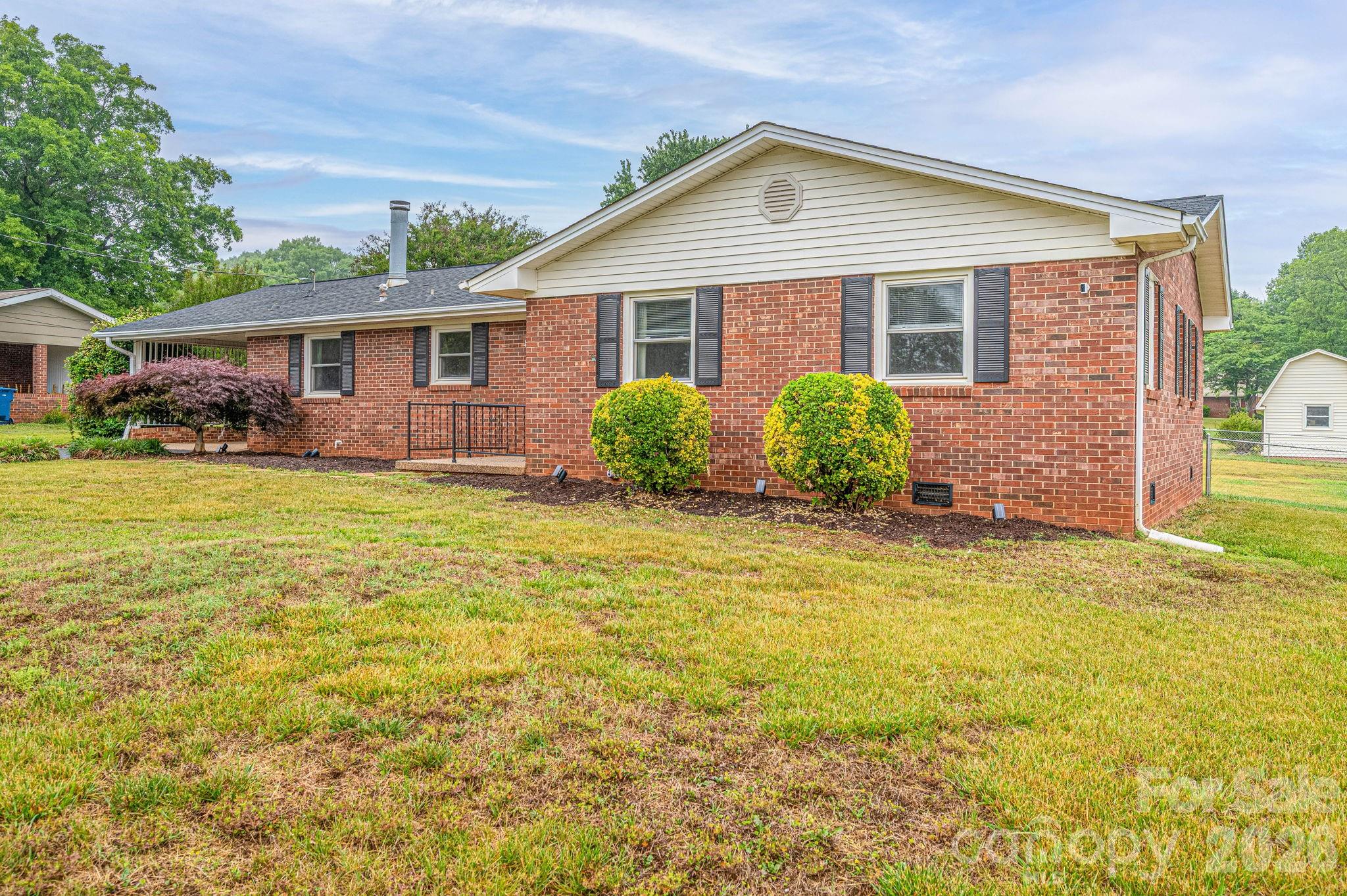 4012 Allison Street — Hickory