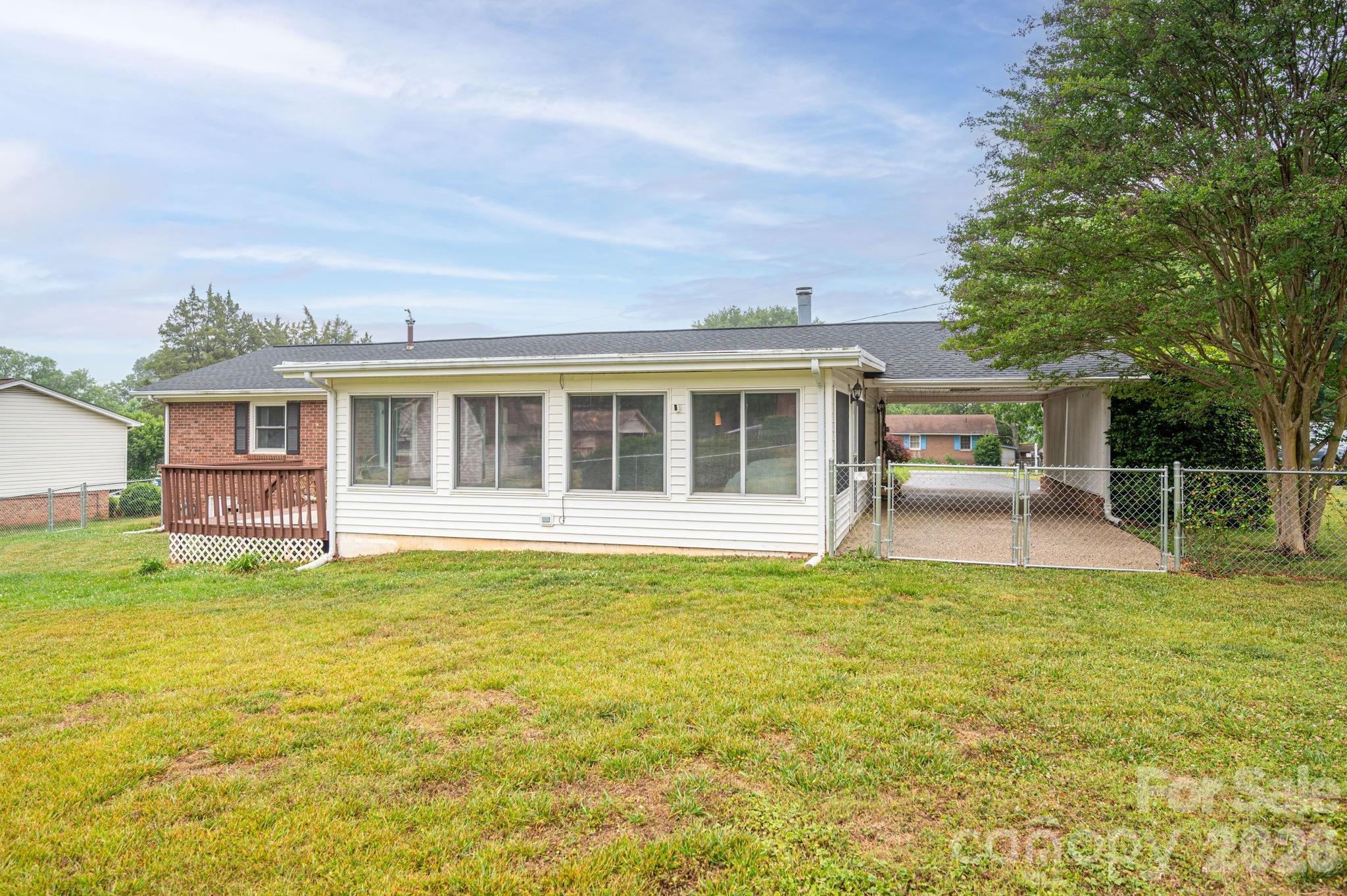 4012 Allison Street — Hickory
