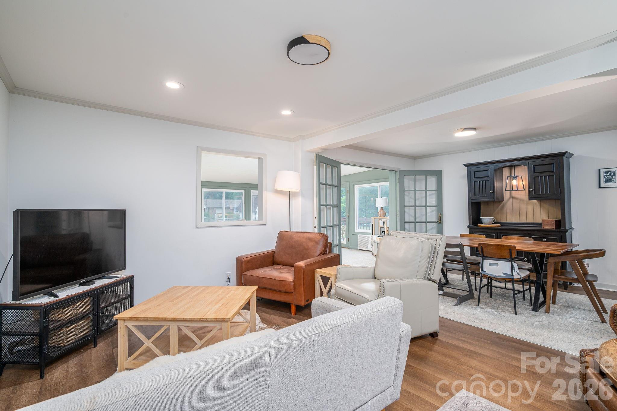 4012 Allison Street — Hickory