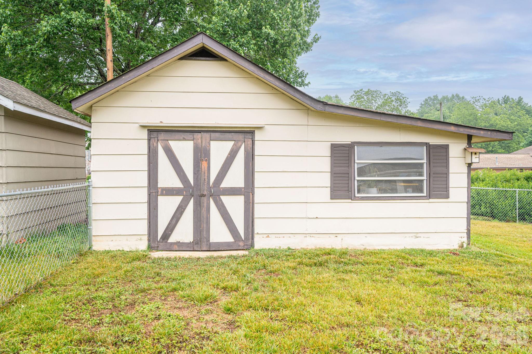 4012 Allison Street — Hickory