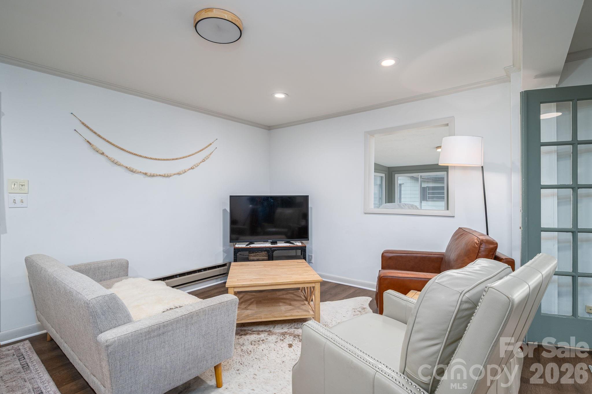 4012 Allison Street — Hickory