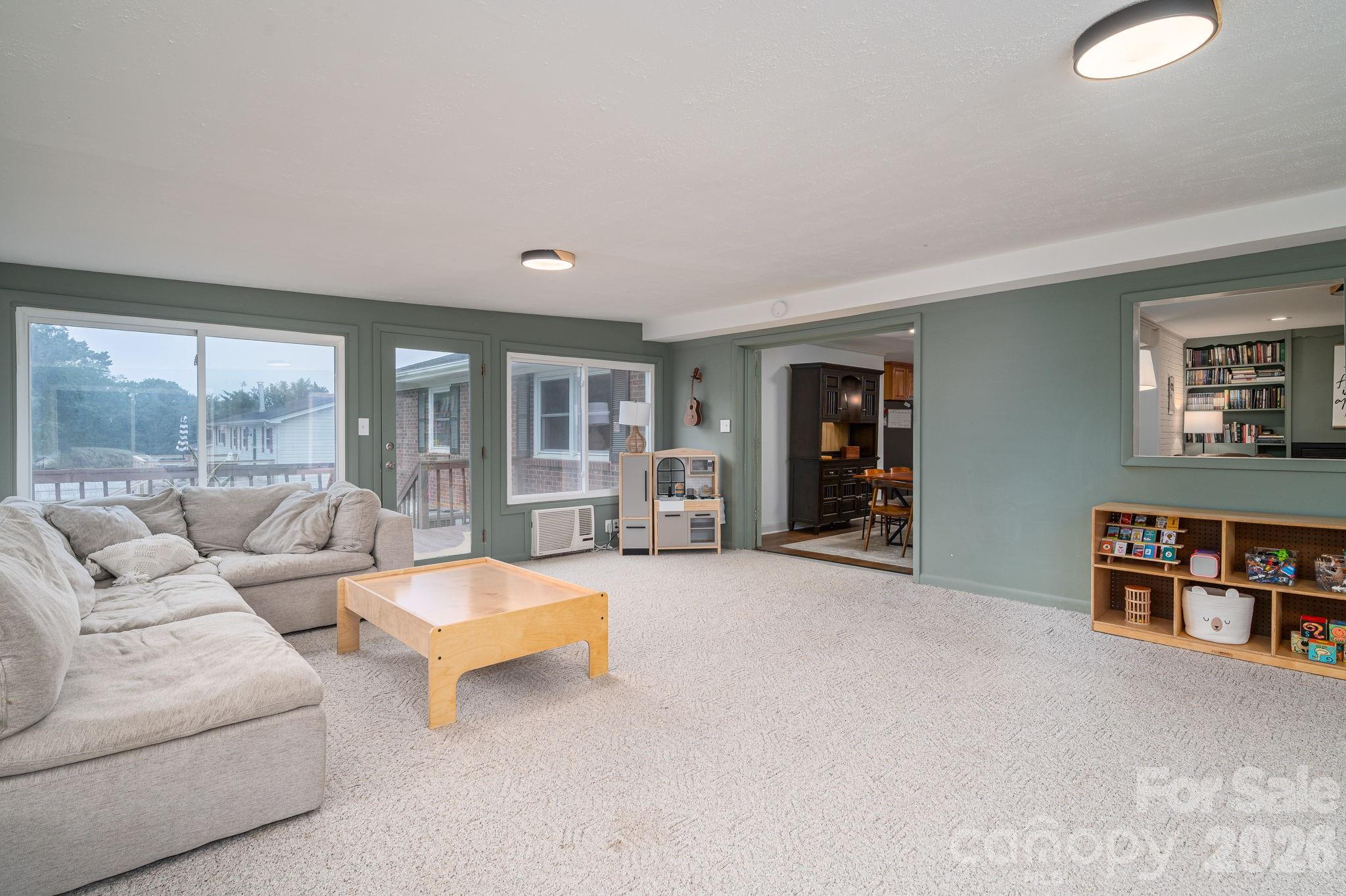 4012 Allison Street — Hickory