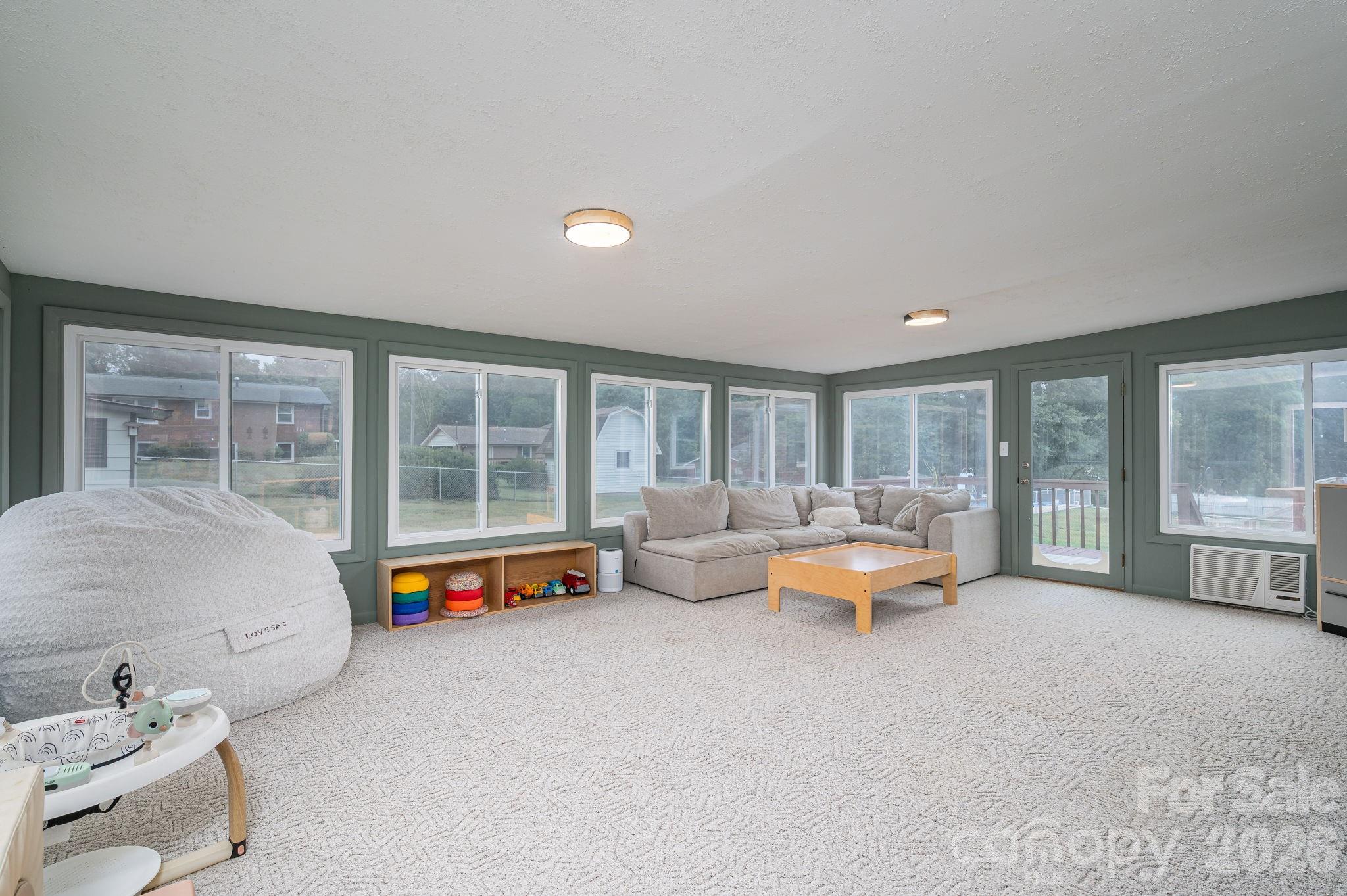 4012 Allison Street — Hickory