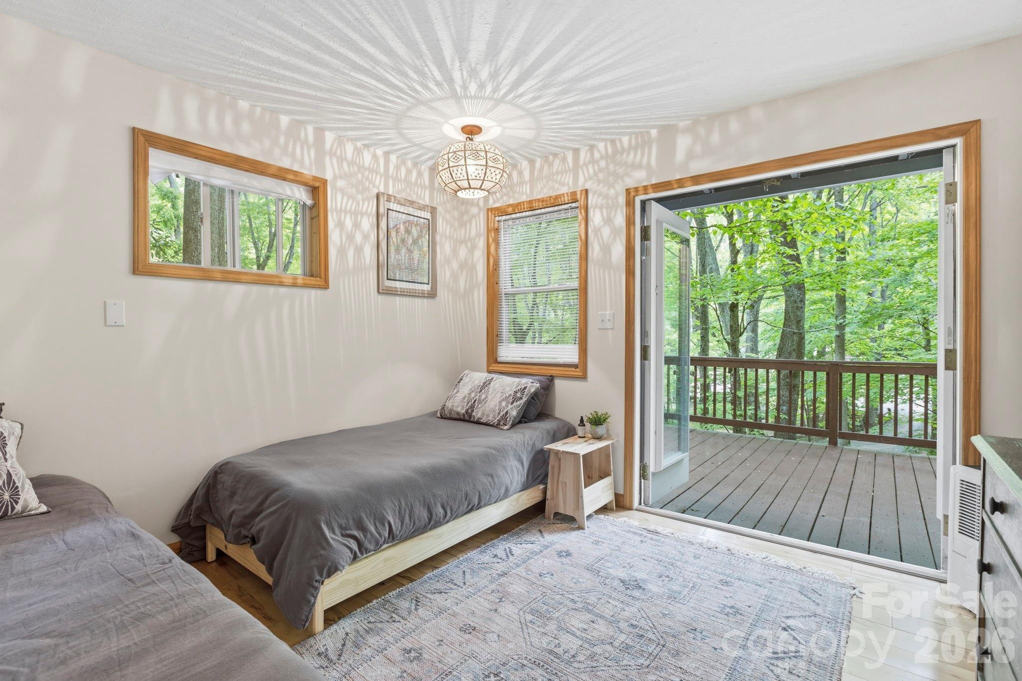 500 Winter Star Road — Burnsville
