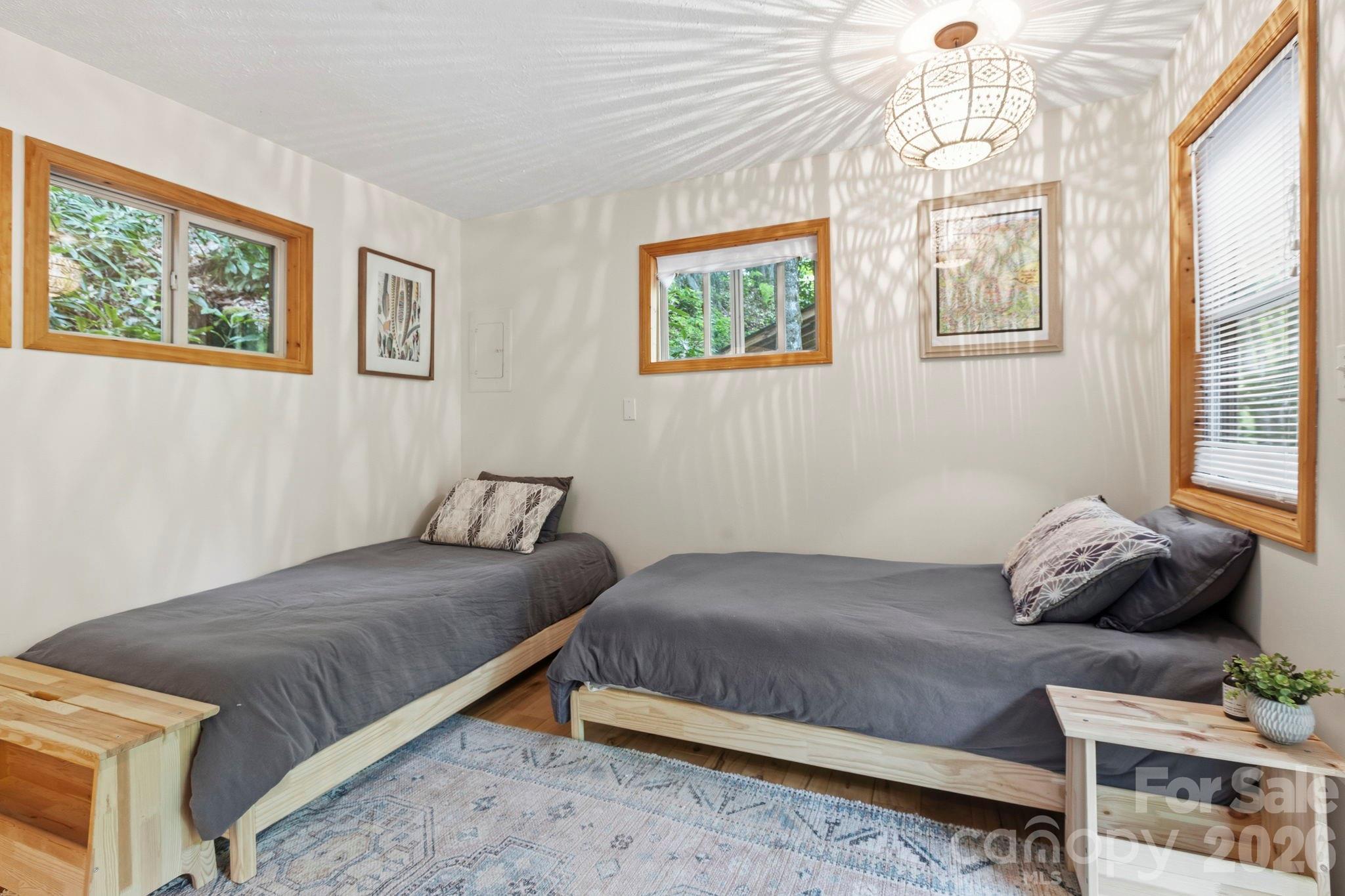 500 Winter Star Road — Burnsville