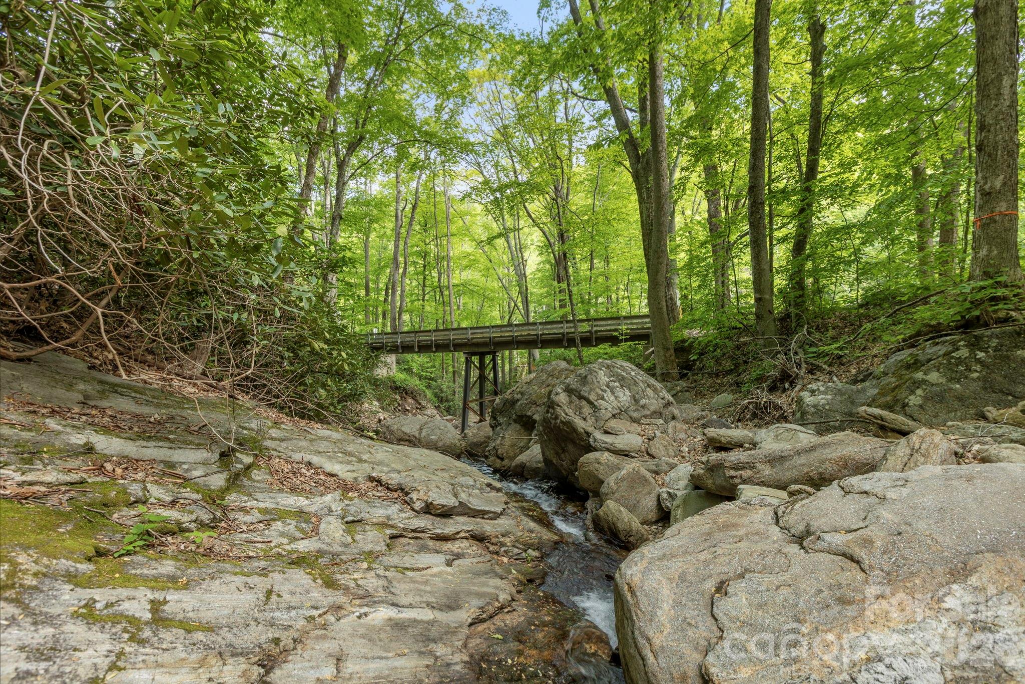 500 Winter Star Road — Burnsville