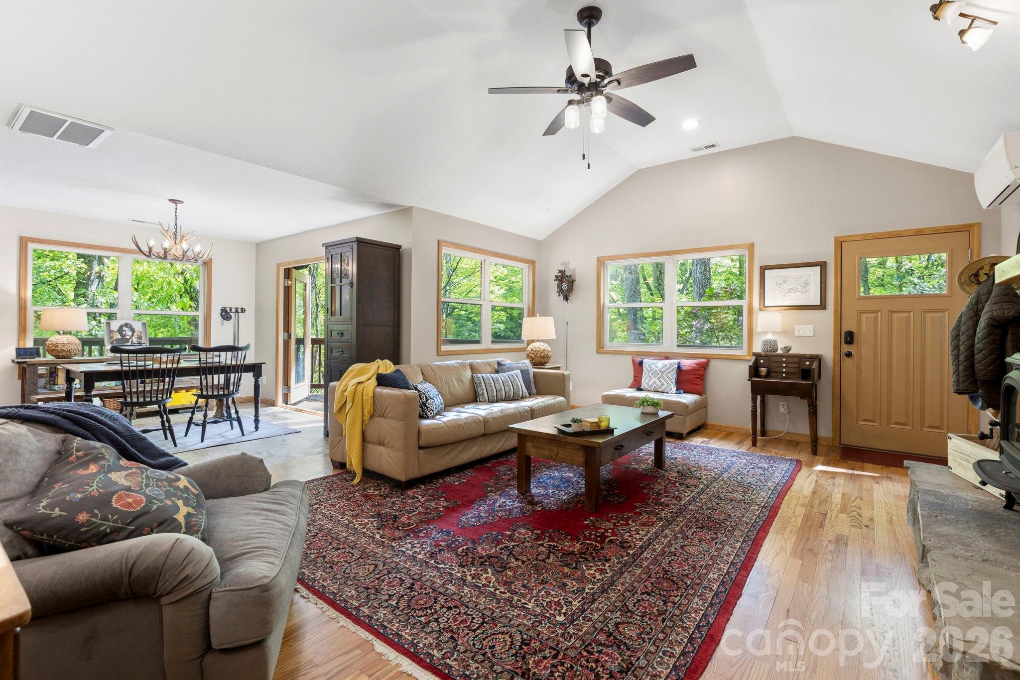 500 Winter Star Road — Burnsville