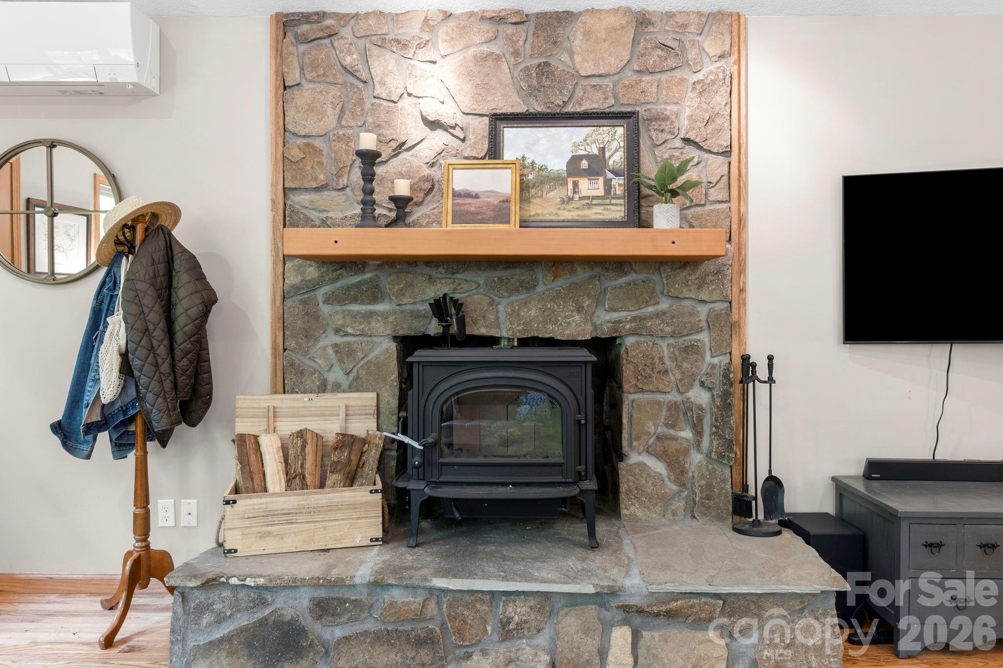 500 Winter Star Road — Burnsville