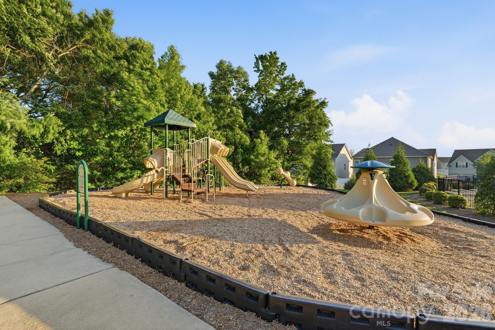 108 W Northstone Road — Mooresville