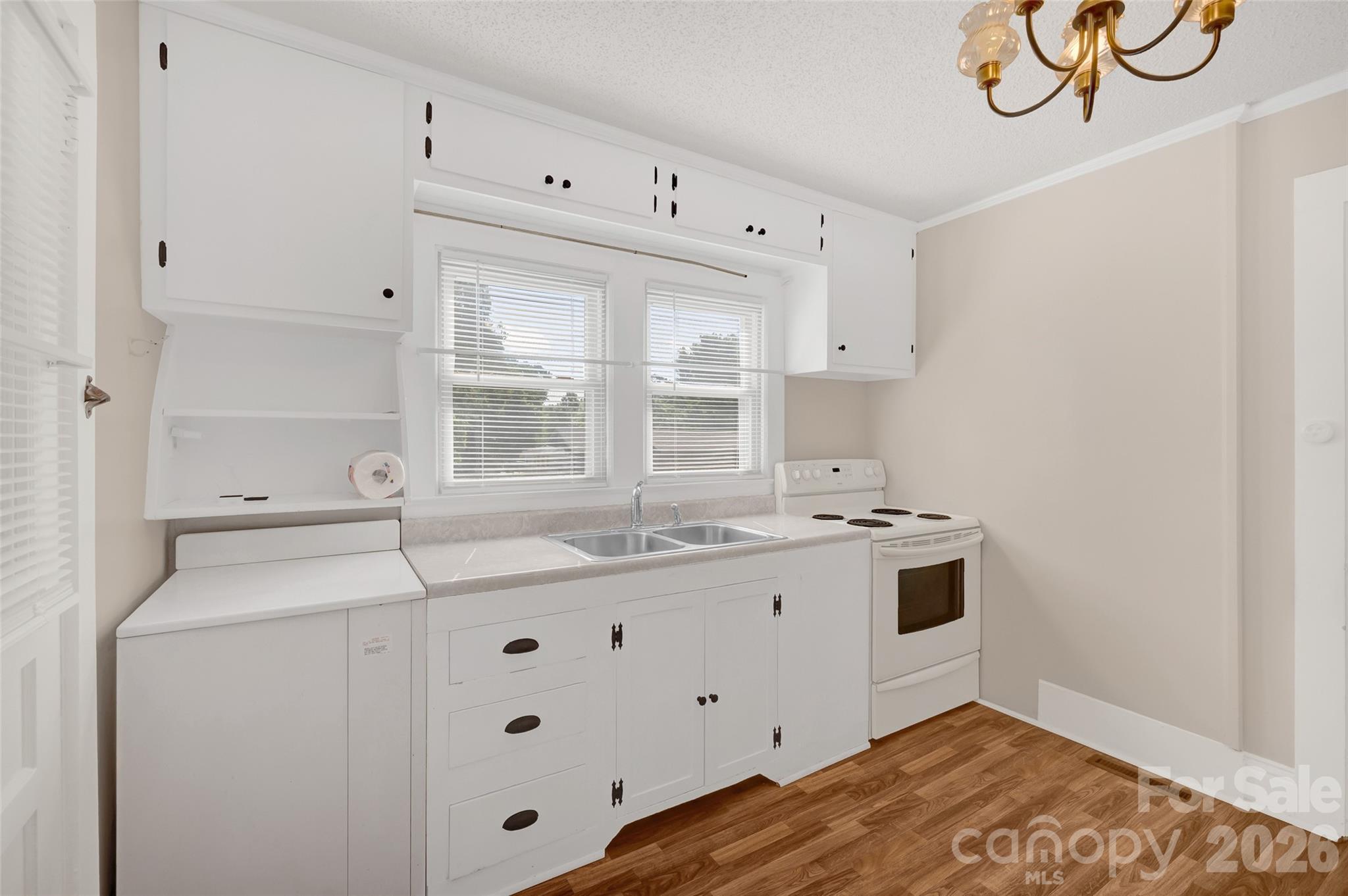 320 Cook Street — Mooresville