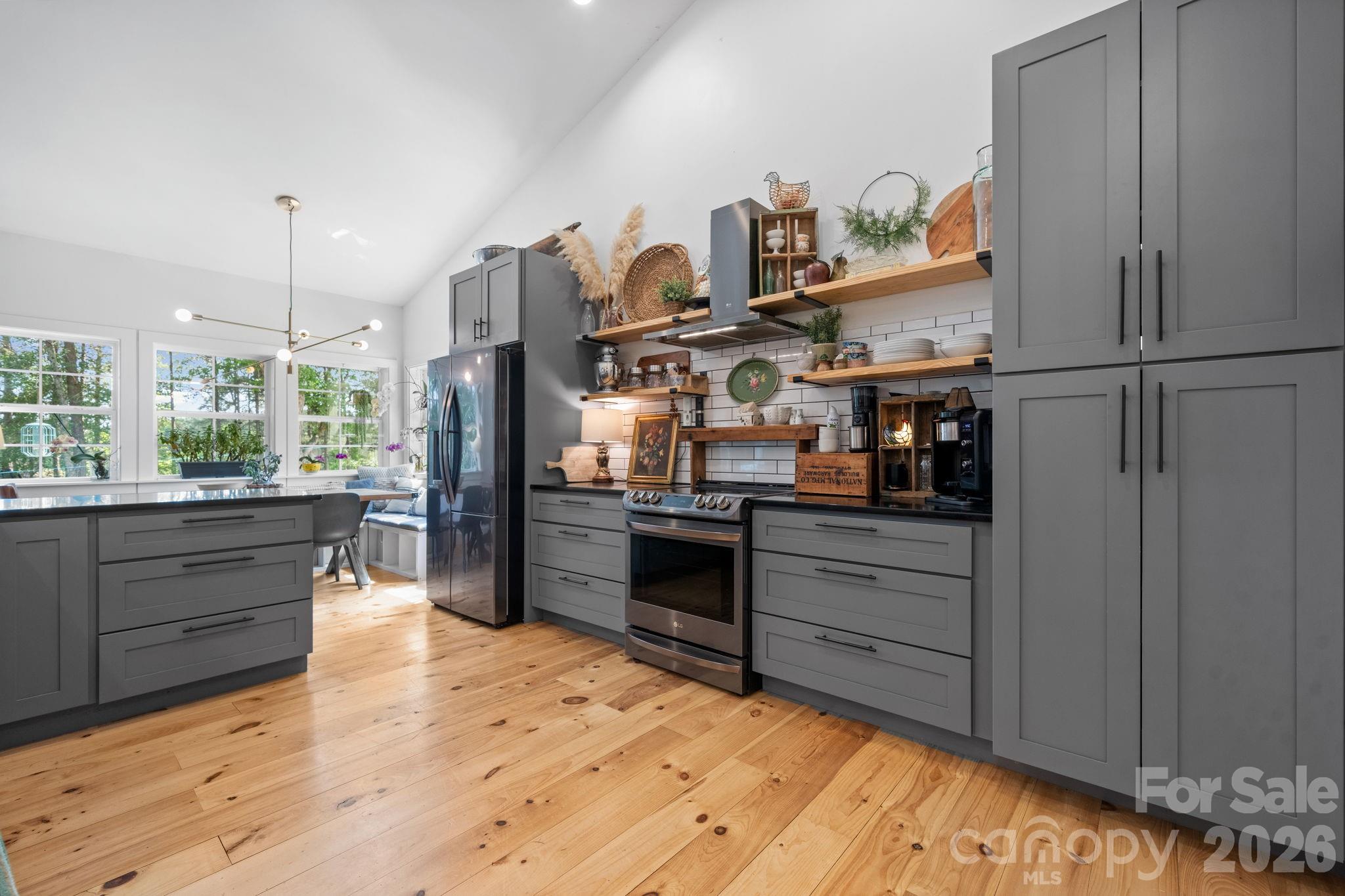 3813 54TH Avenue NE — Hickory