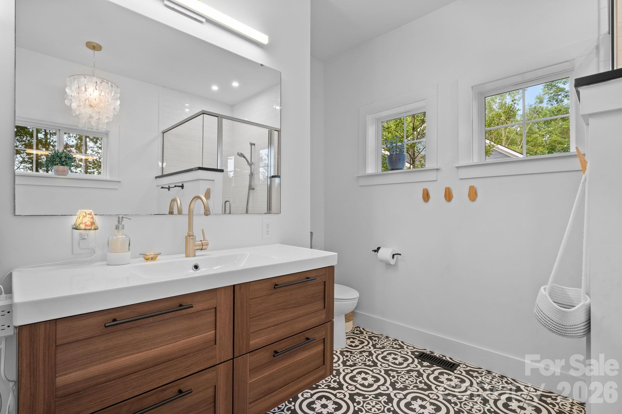 3813 54TH Avenue NE — Hickory