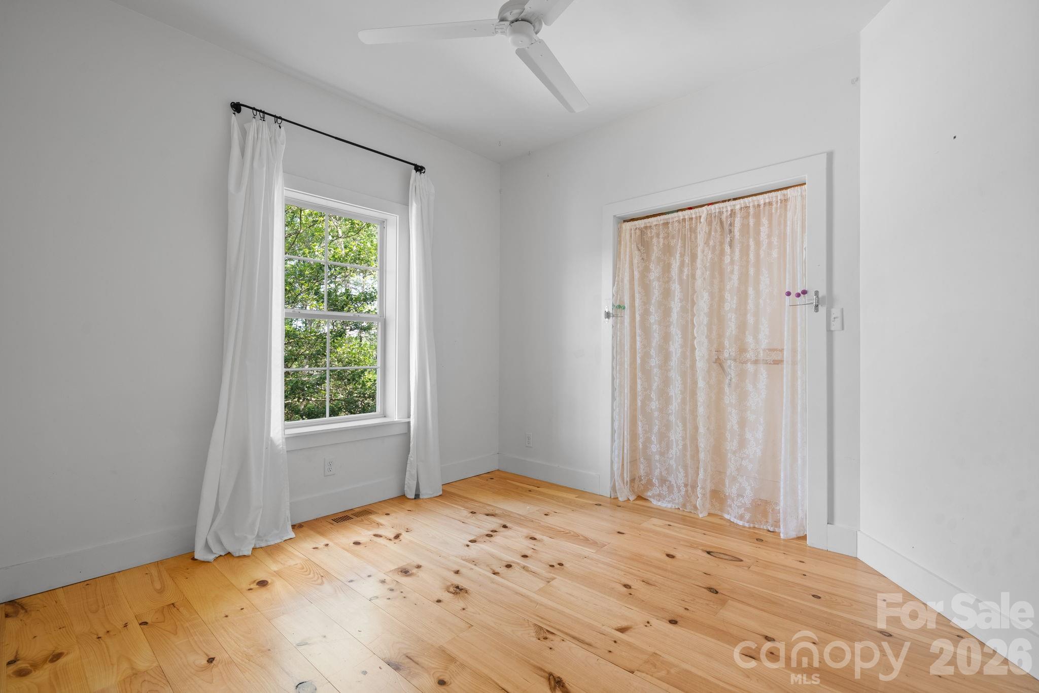 3813 54TH Avenue NE — Hickory