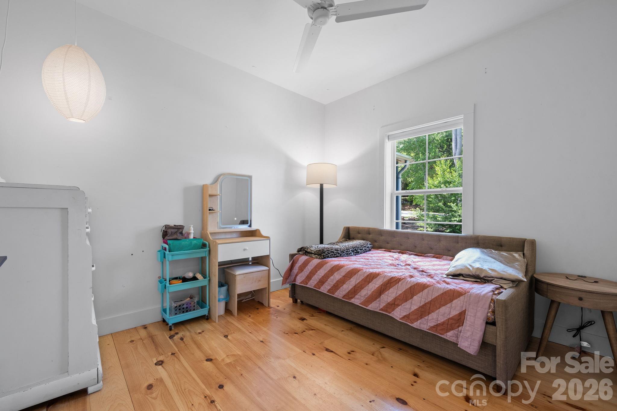 3813 54TH Avenue NE — Hickory