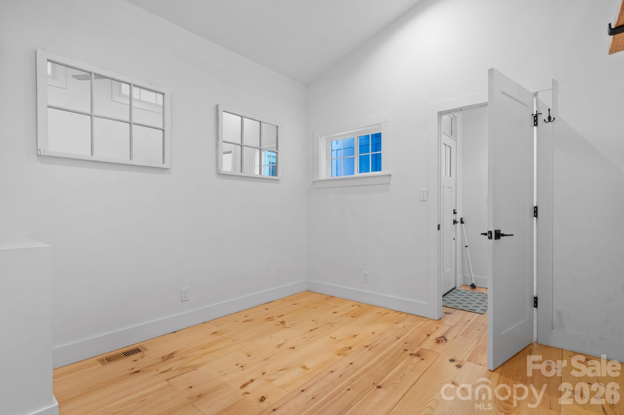 3813 54TH Avenue NE — Hickory