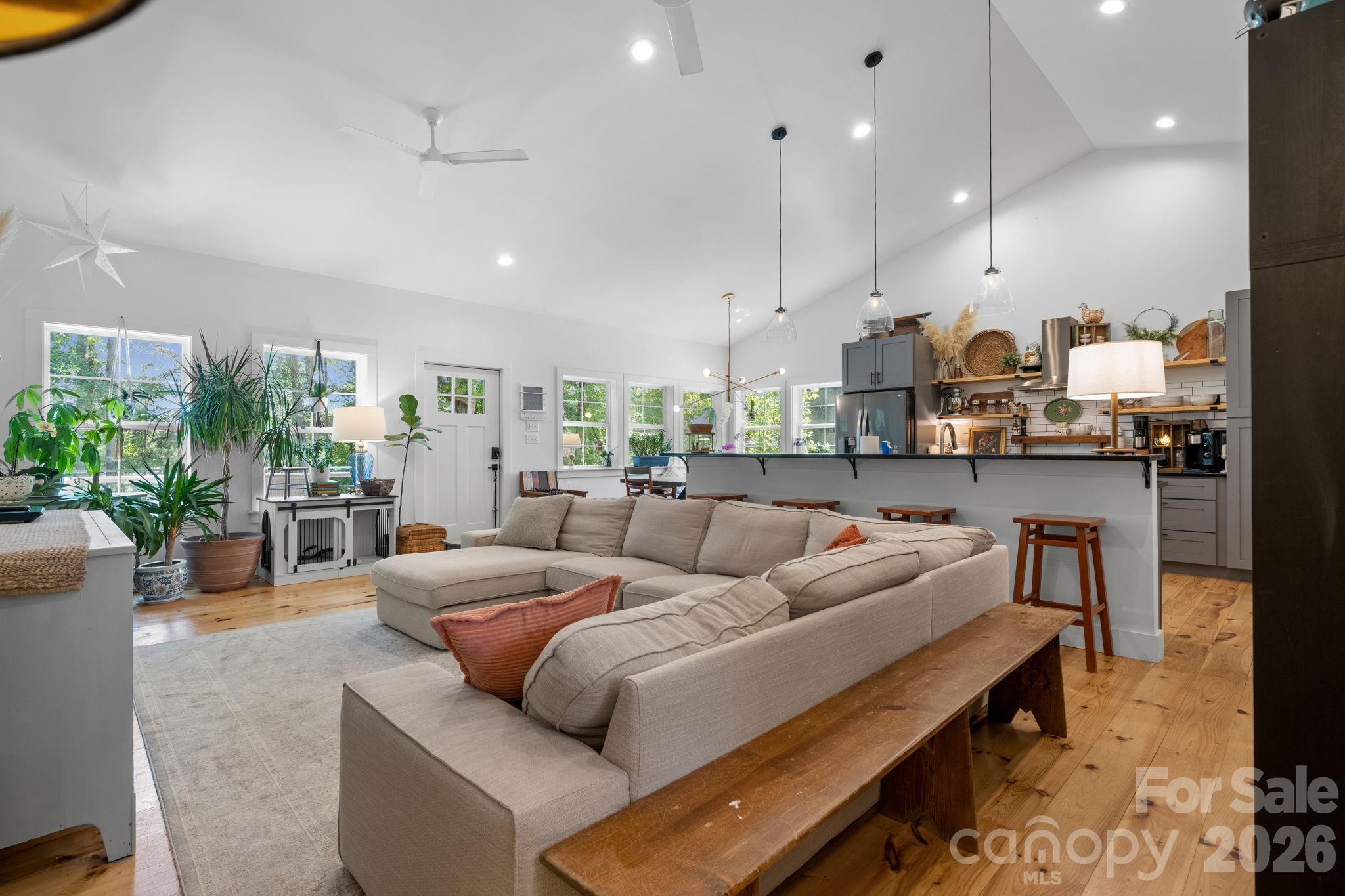3813 54TH Avenue NE — Hickory