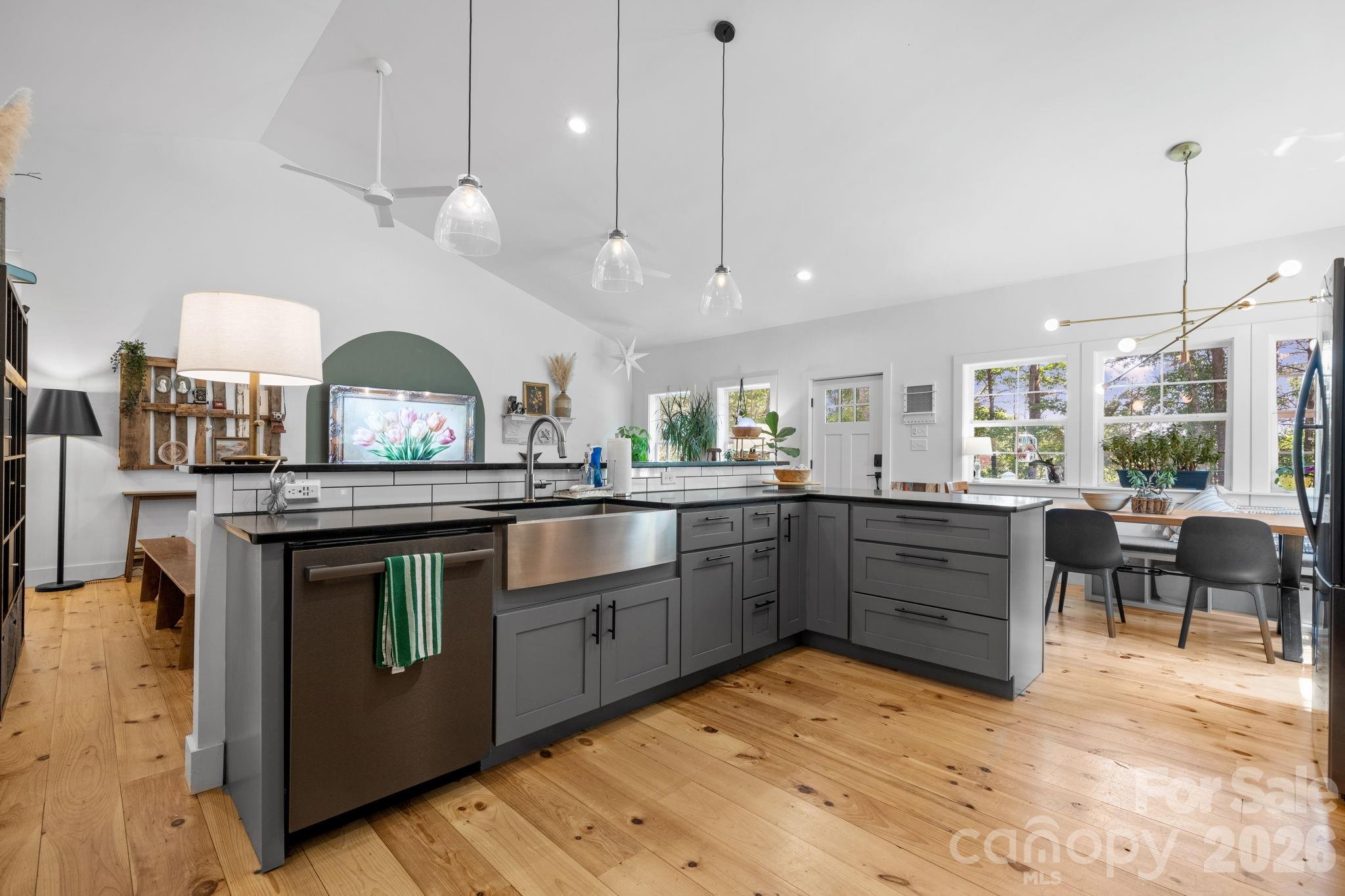 3813 54TH Avenue NE — Hickory