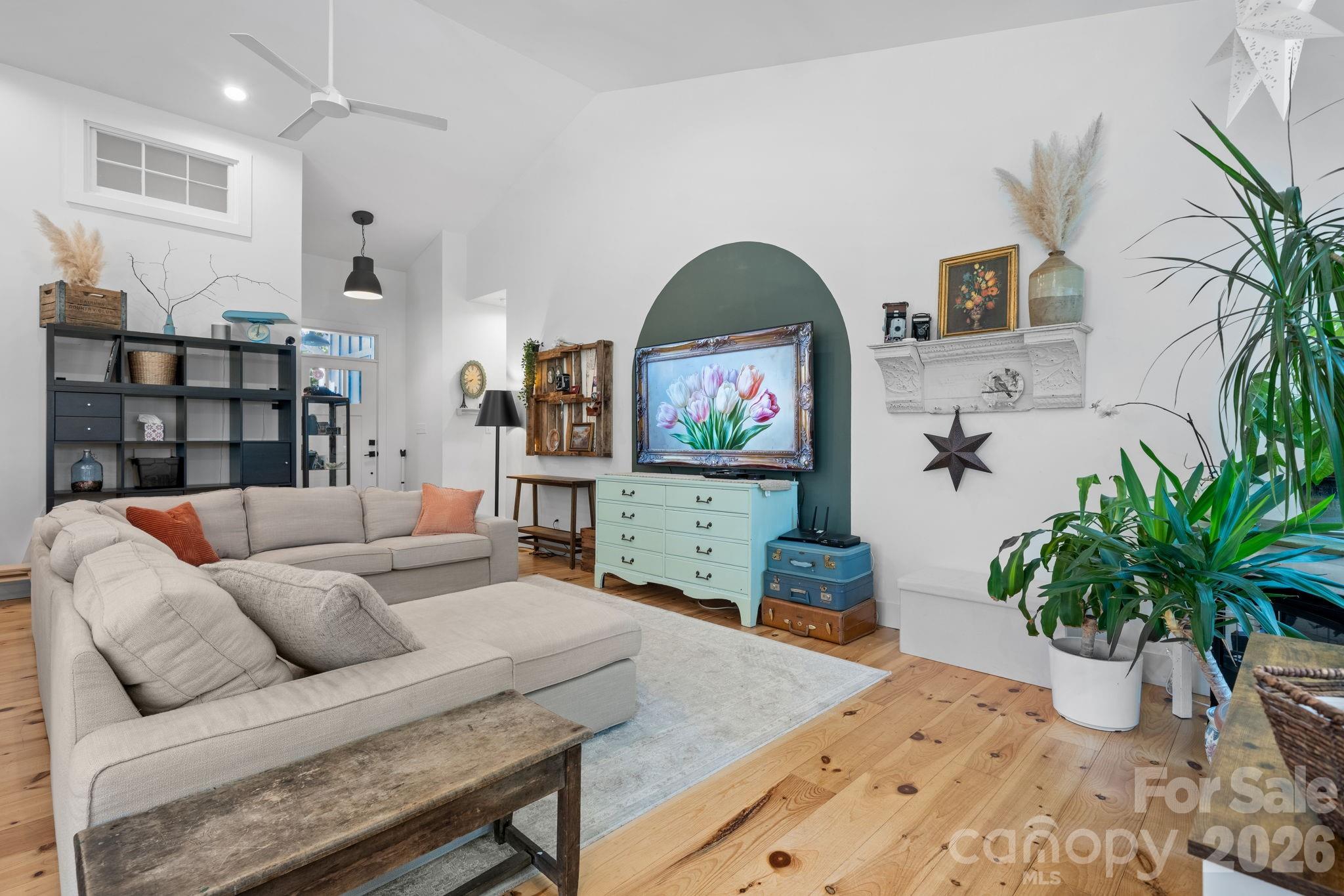 3813 54TH Avenue NE — Hickory