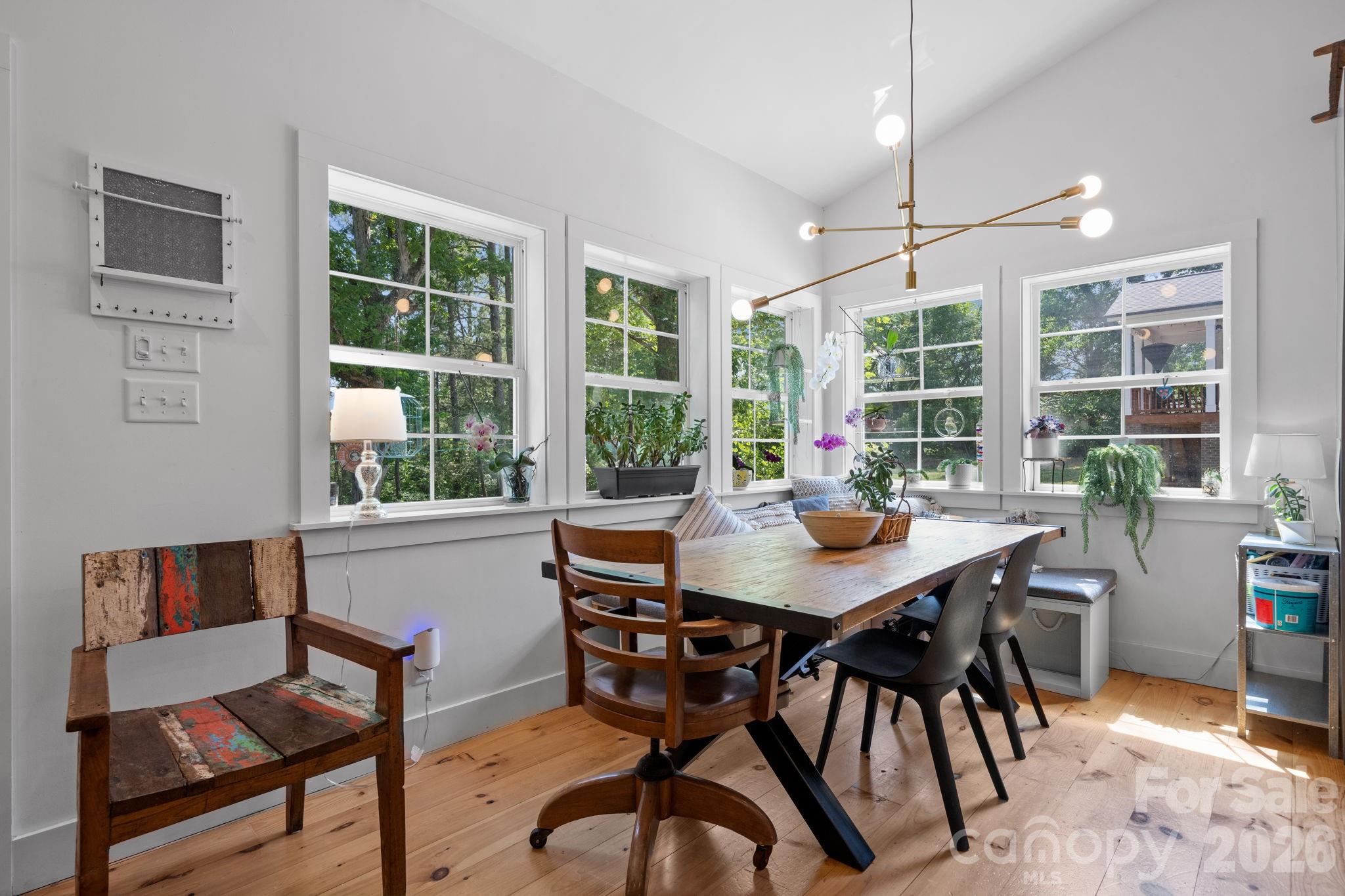3813 54TH Avenue NE — Hickory