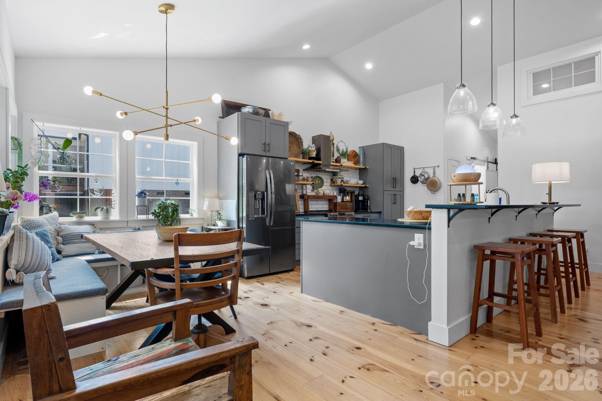 3813 54TH Avenue NE — Hickory