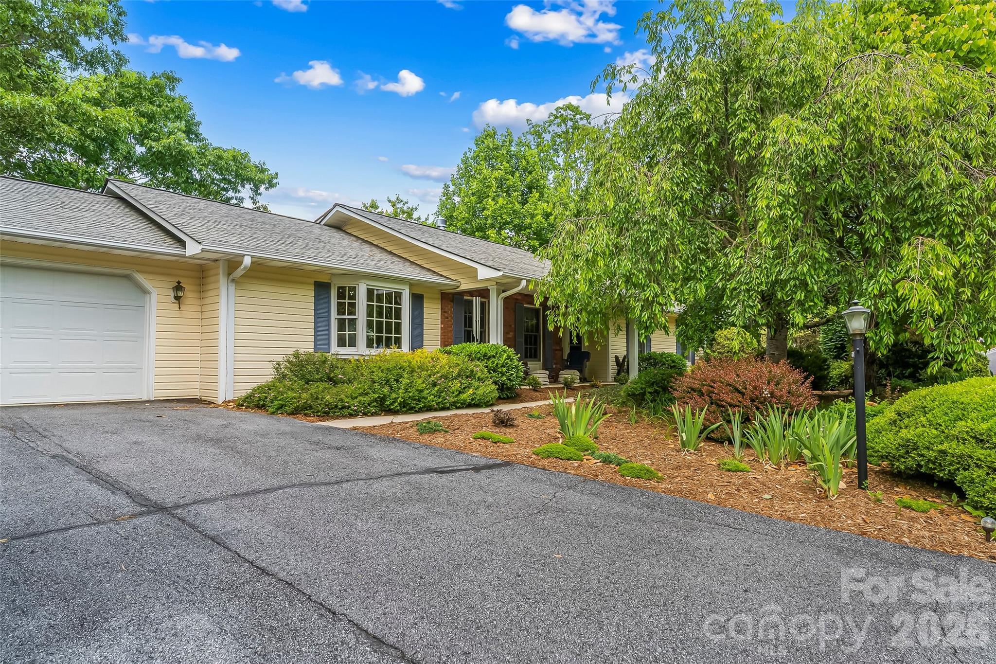 120 Eagle Rock Trail — Hendersonville
