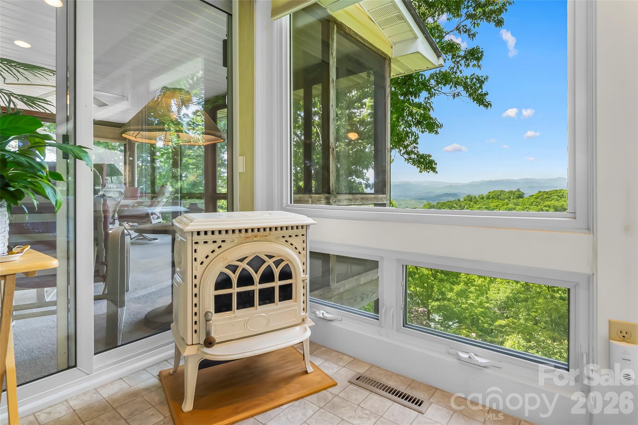 120 Eagle Rock Trail — Hendersonville