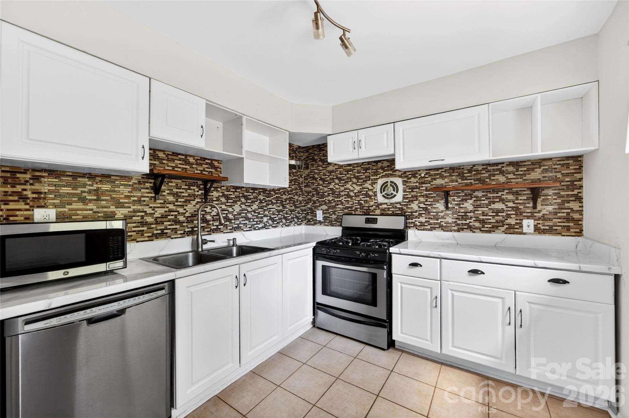 501 Kenlough Drive — Charlotte