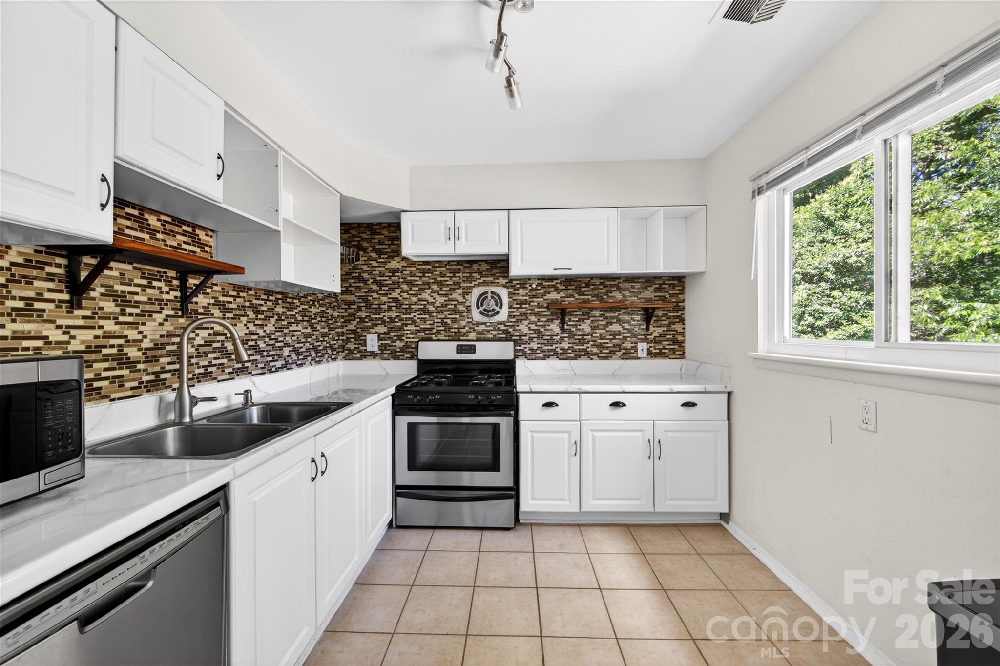 501 Kenlough Drive — Charlotte