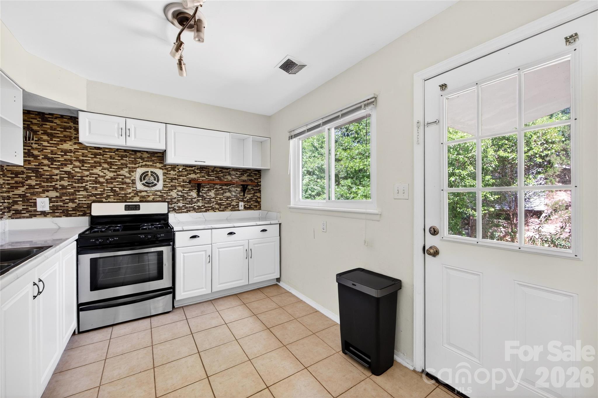 501 Kenlough Drive — Charlotte