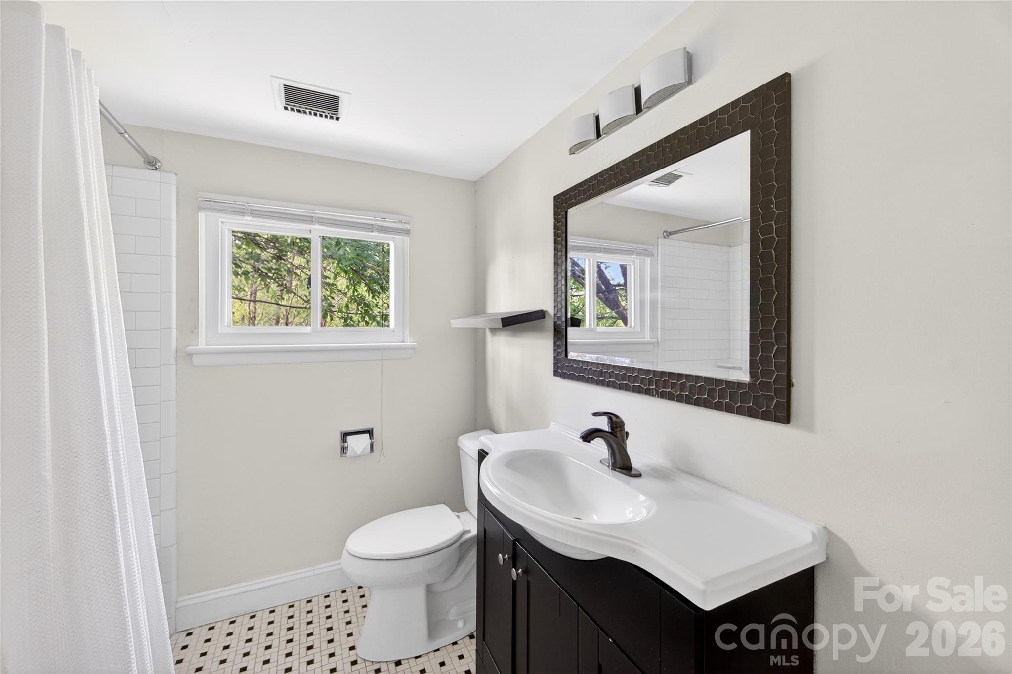 501 Kenlough Drive — Charlotte