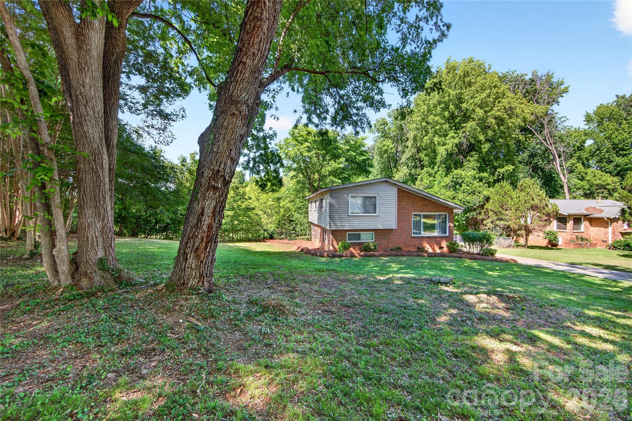 501 Kenlough Drive — Charlotte