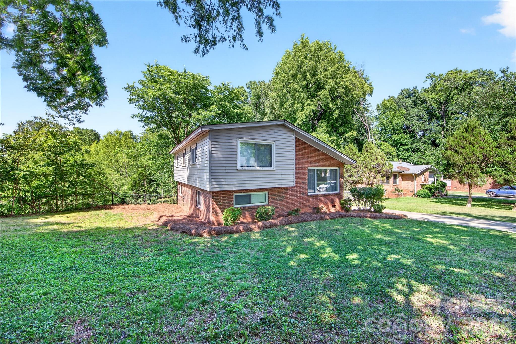 501 Kenlough Drive — Charlotte