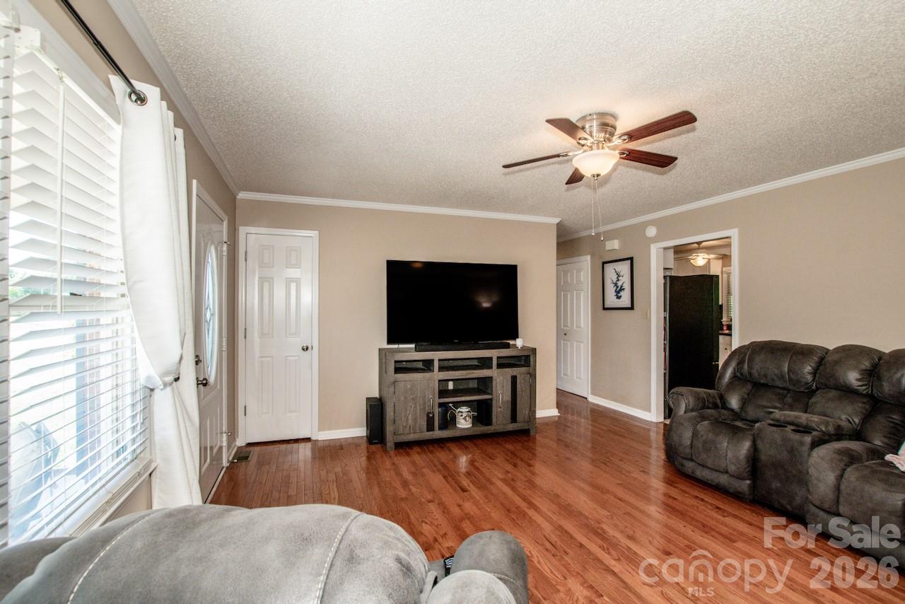 2426 Ashford Drive — Newton