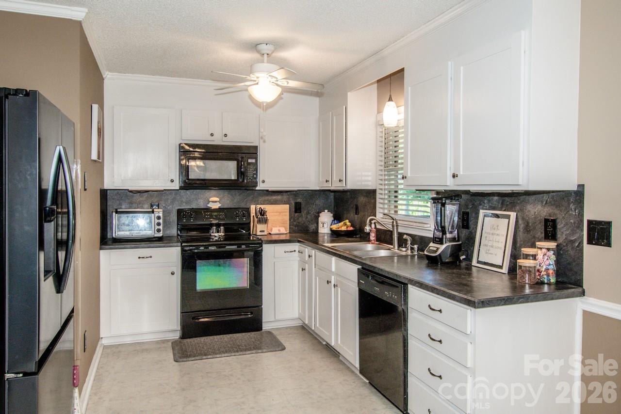 2426 Ashford Drive — Newton