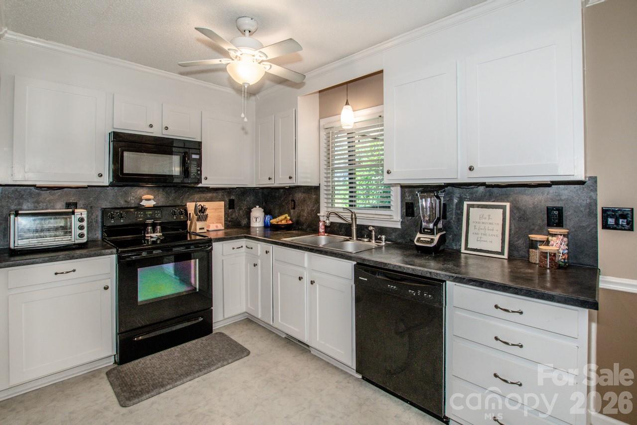 2426 Ashford Drive — Newton