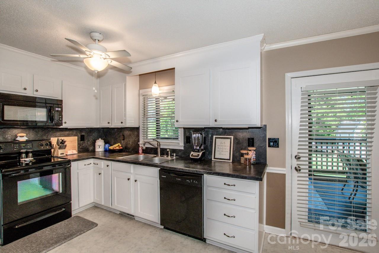 2426 Ashford Drive — Newton