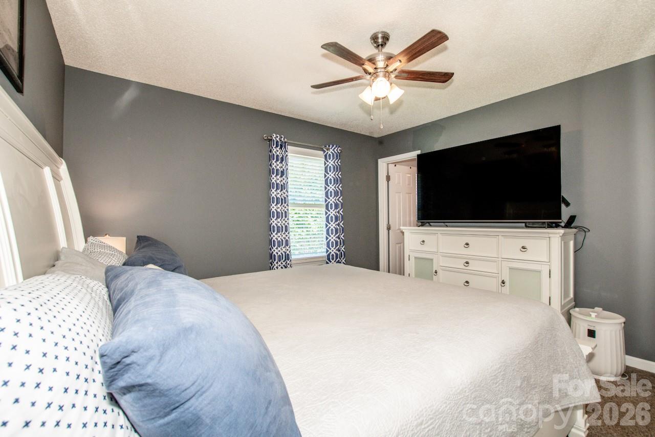 2426 Ashford Drive — Newton
