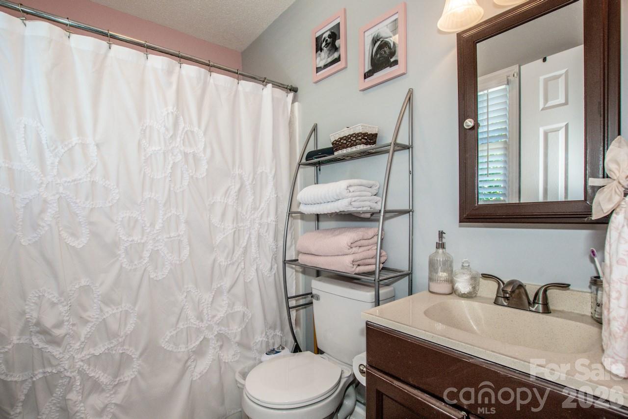 2426 Ashford Drive — Newton