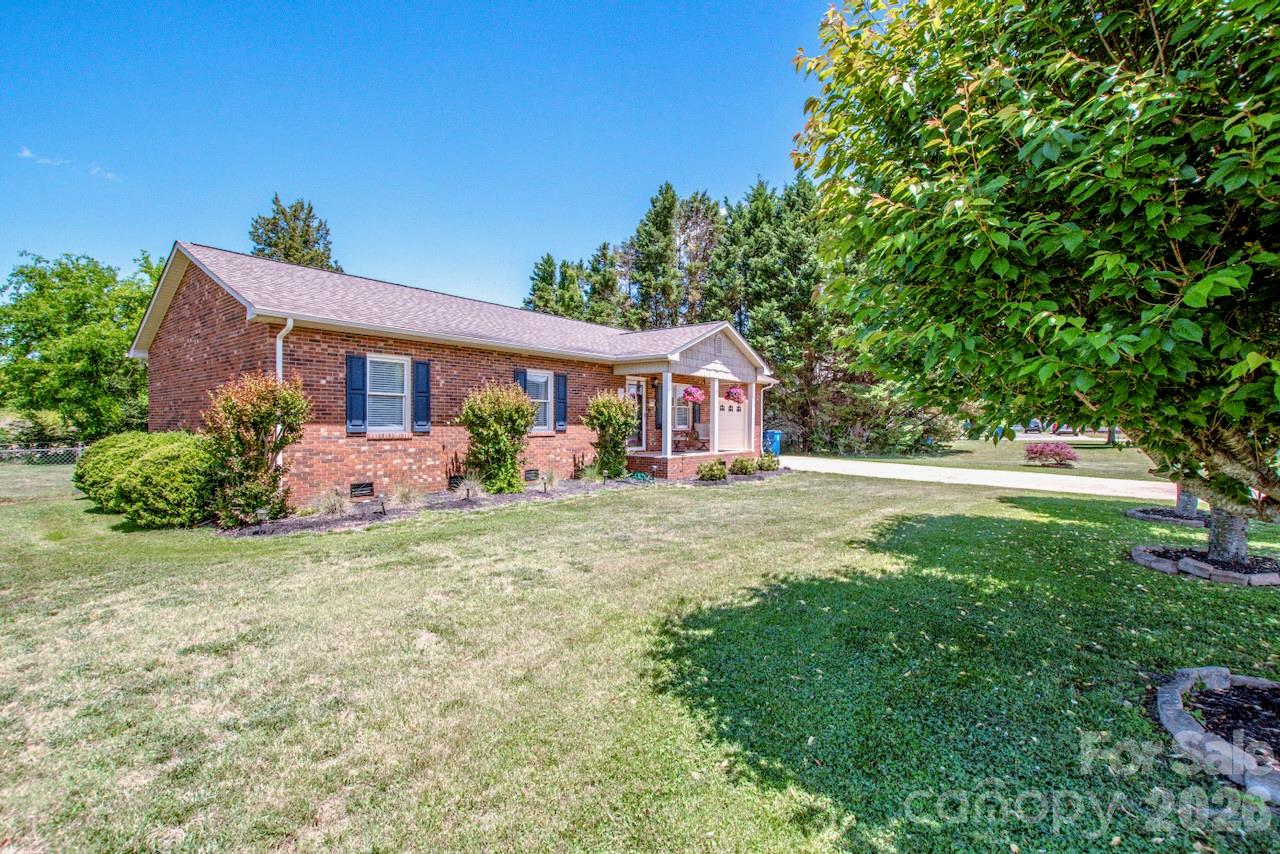 2426 Ashford Drive — Newton